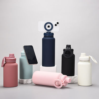 Botella de agua de acero inoxidable aislada para deportes con soporte magnético para teléfonos celulares