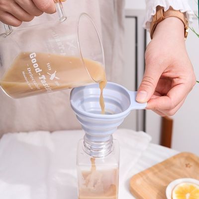 Material de grado alimenticio cocina mini silicona suave embudo plegable retráctil