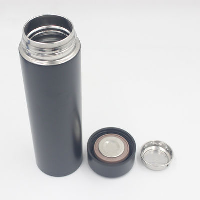 Botella de vacío de acero inoxidable personalizada de 17 oz con método directo de bebida y flujo de agua