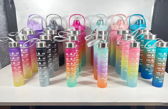 PP Food Grade Lid 4 Pcs Botellas de agua deportiva de plástico con paja y pegatinas para gimnasio
