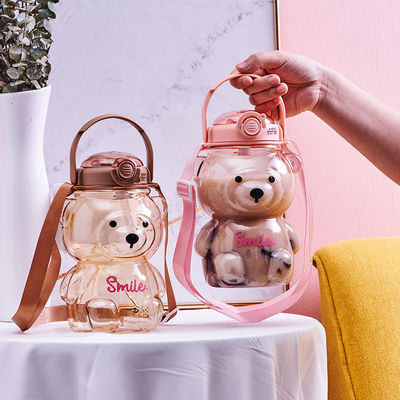 Los estudiantes de verano deben tener lindos ositos de peluche botella de agua con paja y gran capacidad