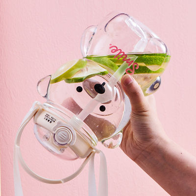 Los estudiantes de verano deben tener lindos ositos de peluche botella de agua con paja y gran capacidad