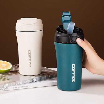 Taza de café de viaje aislada al vacío de acero inoxidable de 14 oz/400 ml con tapa y paja