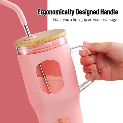 Logotipo personalizado Tumbler de vidrio reutilizable 32 oz con mango de tapa de bambú y manga de silicona