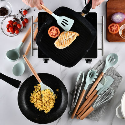 Logotipo personalizado para exteriores Espatulas de mango de madera Silicona utensilios de cocina Espatulas Conjunto con cubo de almacenamiento