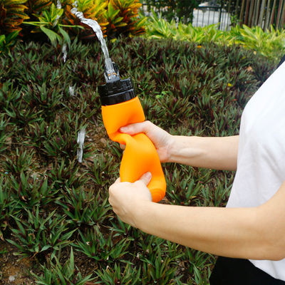 Botella de agua de silicona recubierta de 750 ml para viajes y deportes personalizable