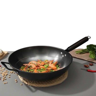 Estilo minimalista No pegado panal de miel 34cm Hierro puro Wok de freír Sostenible y duradero