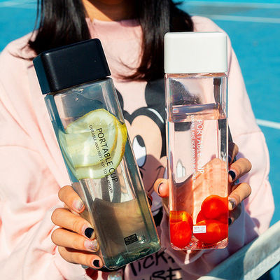Regreso a la escuela esencial cristalino congelado cuadrado botella de agua de plástico portátil con cuerda
