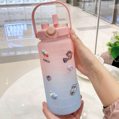 Botella de agua motivacional con marcador de tiempo libre de BPA 64OZ y diseño de color gradiente