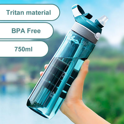 Accesorios con tapa gimnasio al aire libre botella de agua con paja y plástico libre de BPA
