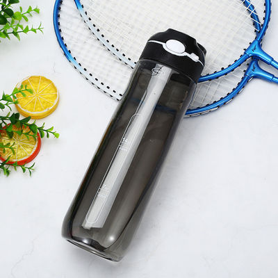 Accesorios con tapa gimnasio al aire libre botella de agua con paja y plástico libre de BPA