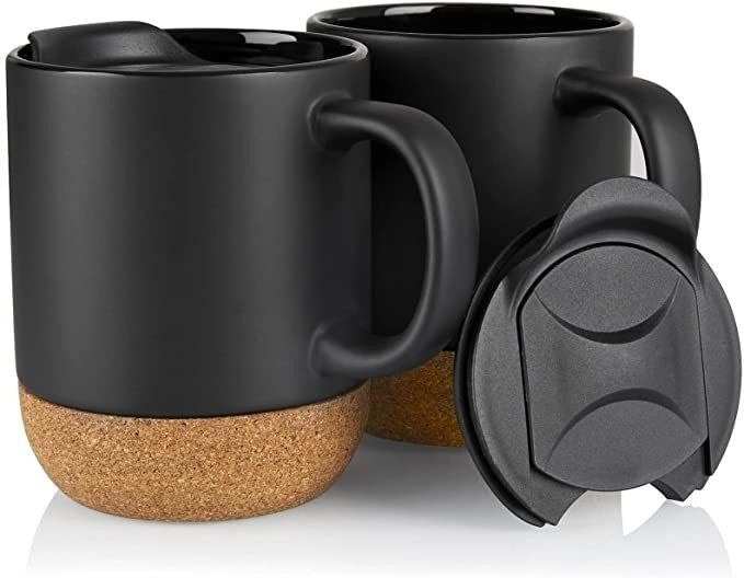 Gran taza de café con mango estilo minimalista aislada tapa de corcho de fondo a prueba de salpicaduras