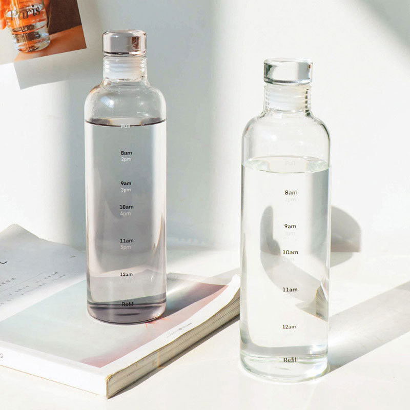 Estilo de diseño minimalista Botella de agua de vidrio de borosilicato libre de BPA de 500 ml con marcador de tiempo
